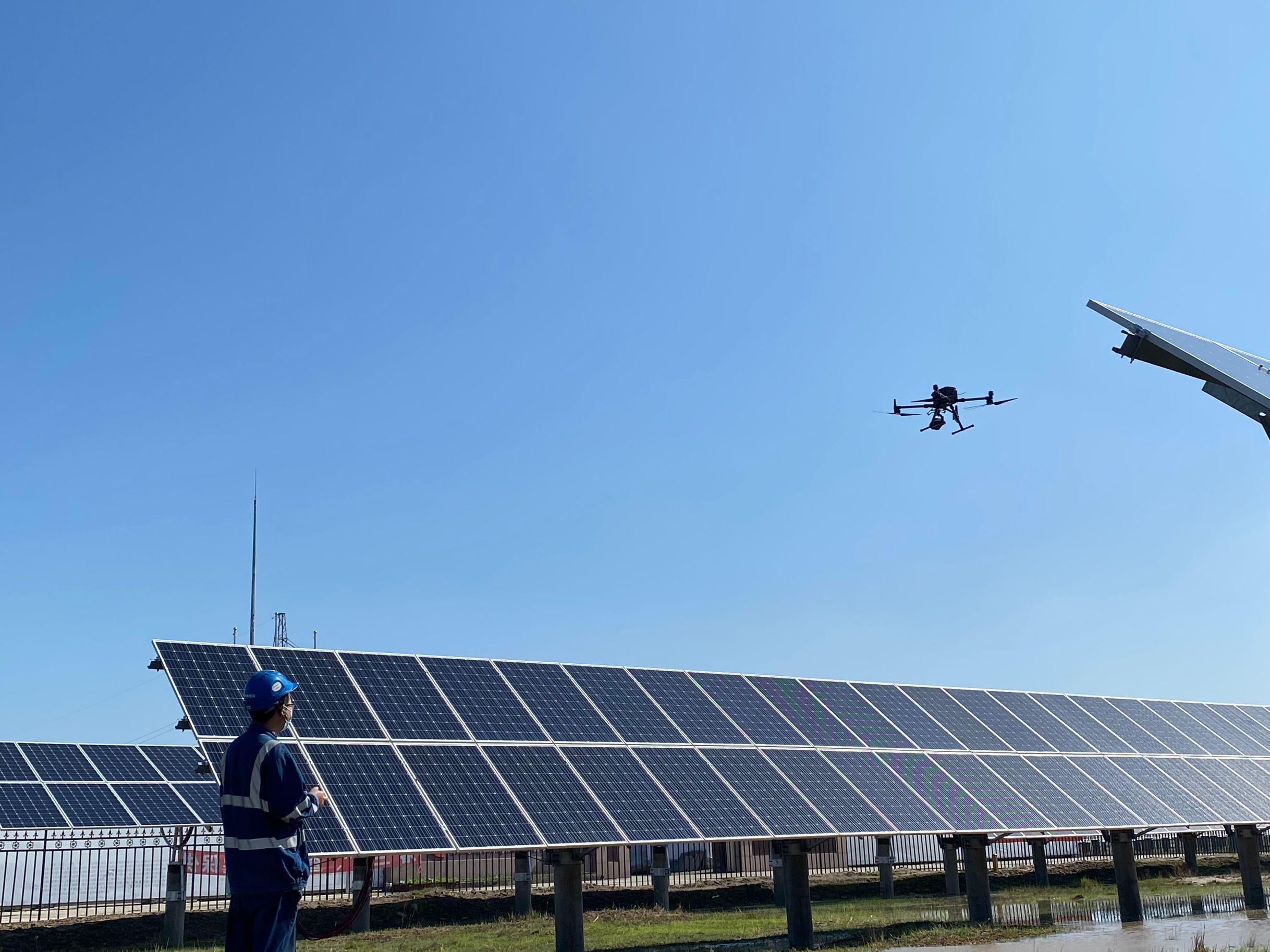 中科智航无人机助力世景新能源公司进行光伏巡检